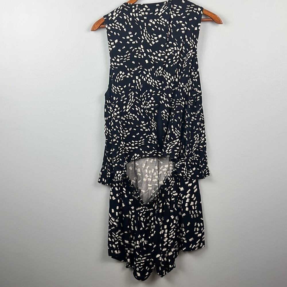 Cupcakes & Cashmere Jaxon open back shorts romper size medium - Picture 11 of 13
